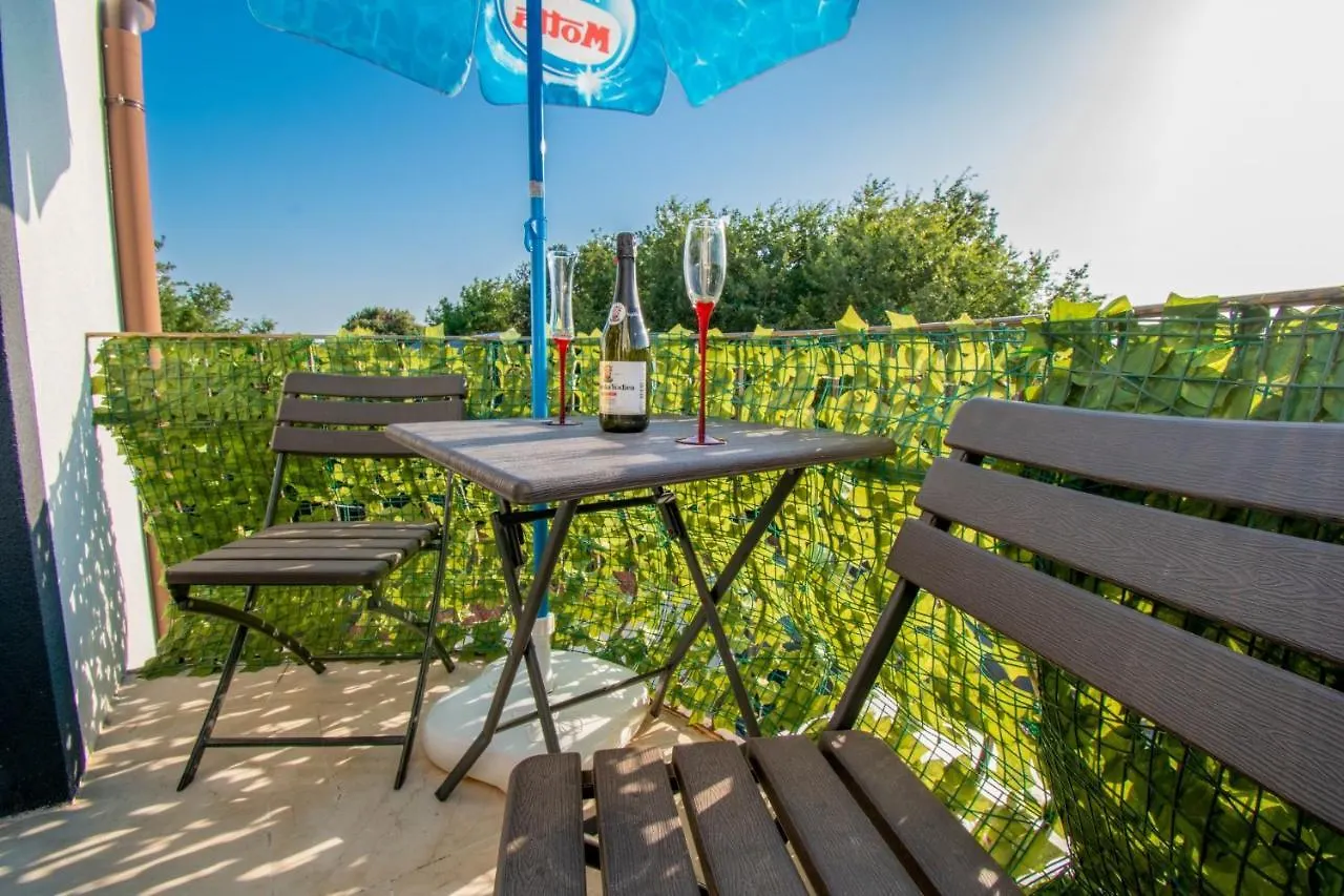 Apartments With Pool In Pula,Croatia Gasthof Pula