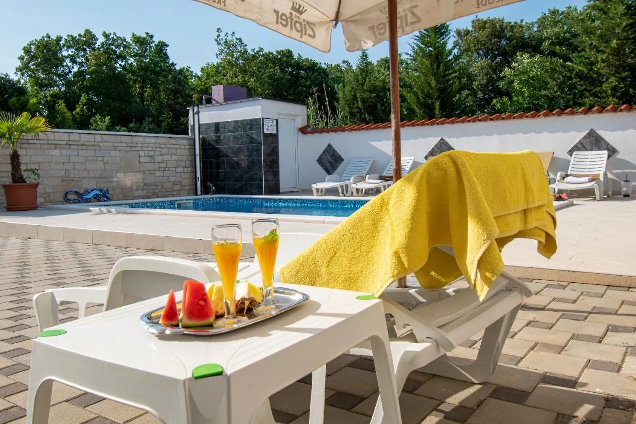 Apartments With Pool In Pula,Croatia