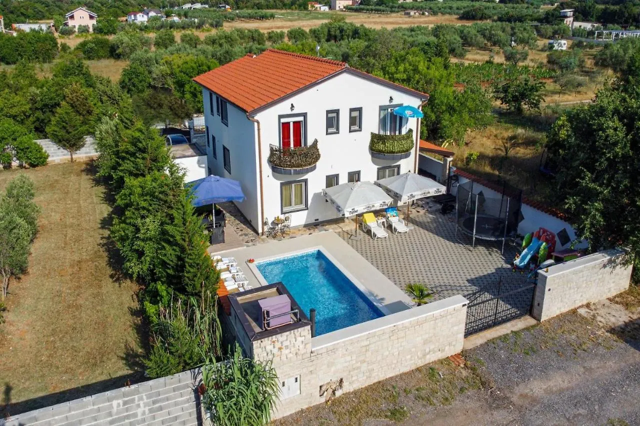 Apartments With Pool In Pula,Croatia Kroatien