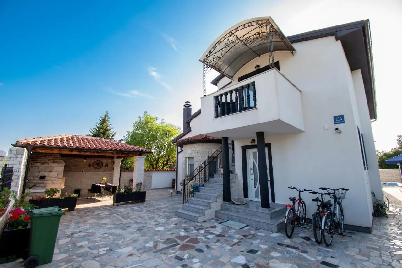 Gasthof Apartments With Pool In Pula,Croatia