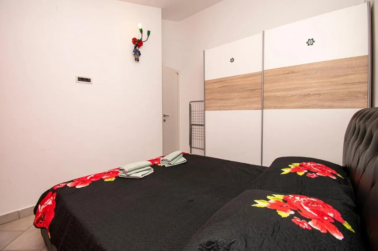 Gasthof Apartments With Pool In Pula,Croatia Kroatien